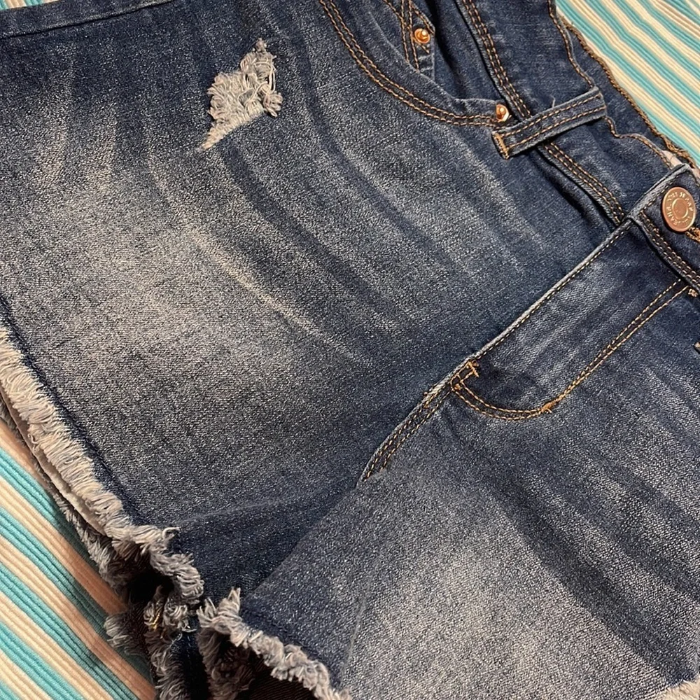 YMI jean shorts size 3/26